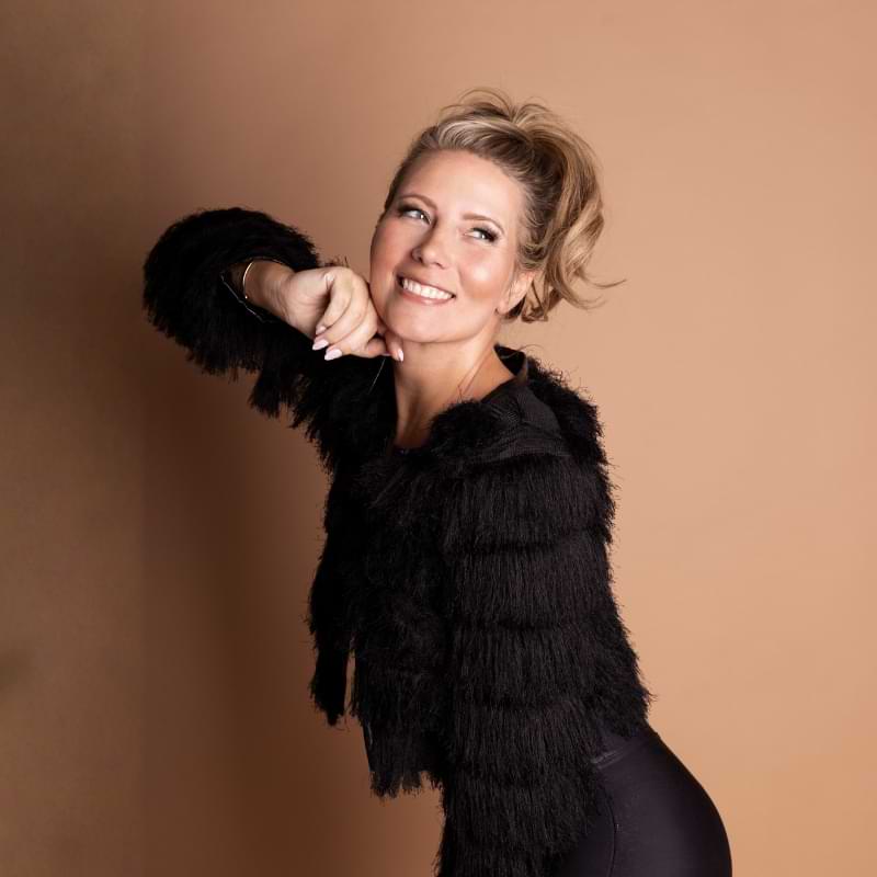 800x800mirjam-performer